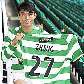 O chinês Zheng Zhi exibe camisa de seu novo time, o Glasgow, da Escócia