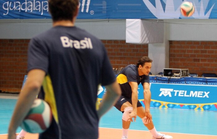 Treino da equipe de vôlei masculina no Pan 2011