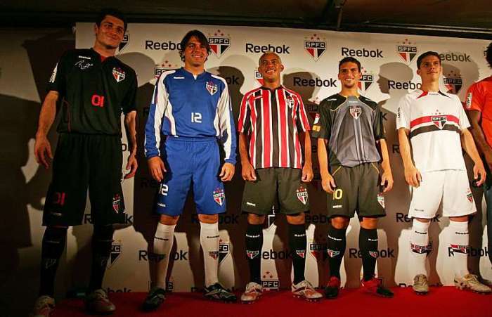 São Paulo lança a coleção de uniformes para a temporada 2010