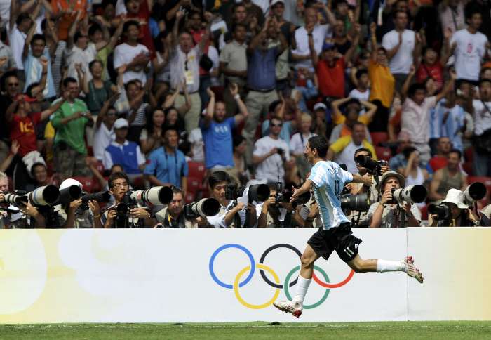 Andel Di Maria vibra com gol em Pequim