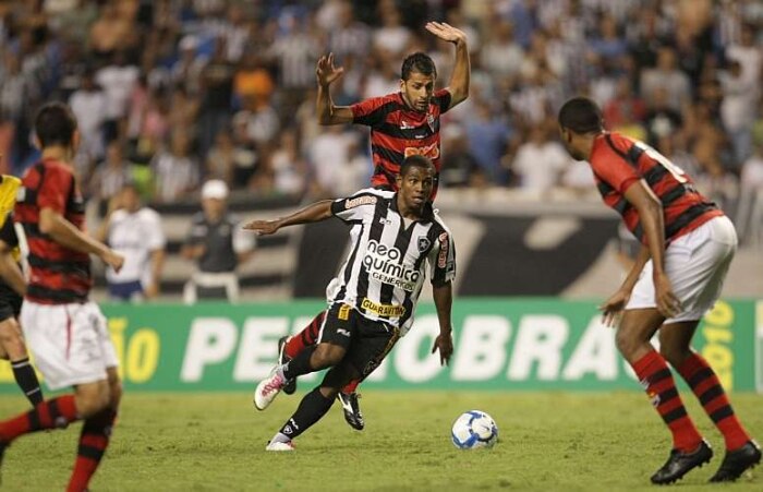 Grêmio Barueri acerta com Jobson, cujo bom futebol tem sido ofuscado por polêmicas extra-campo