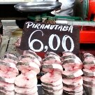 Conheça como funciona o imenso mercado a céu aberto de Belém Arte & Lazer - Peixes frescos chegam diariamente para abastecer as bancas - Foto: Julia Rettmann/AE