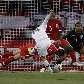 Chute do esloveno Dedic tenta vazar o goleiro James, da Inglaterra