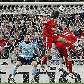 Benayoun, do Liverpool, cabeceia e garante o 1 a 0 sobre o Real Madrid Benayoun, do Liverpool, cabeceia e garante o 1 a 0 sobre o Real Madrid