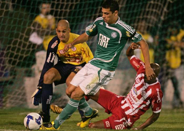 Diego Souza enfrenta marcação do Náutico