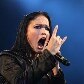 Ex-vocalista do Nightwish, Tarja Turunen, canta no palco com Andra Ex-vocalista do Nightwish, Tarja Turunen, canta no palco com Andra