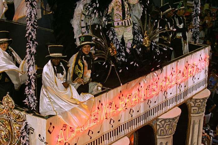 Academia Brasileira de Letras foi lembrada no desfile da Mocidade Independente