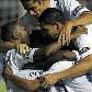 Jogadores da LDU festejam empate com San Lorenzo Jogadores da LDU festejam empate com San Lorenzo