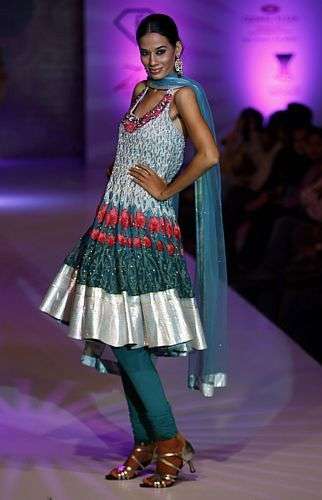 Desfile da marca Neeru