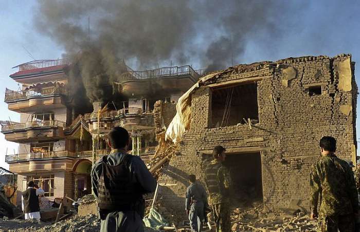 Ataque contra base de agência USAID, por seis homens-bomba, deixa 4 mortos no norte do Afeganistão