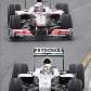 Nico Rosberg passa com seu Mercedes à frente de Jenson Button após a largada do GP da Austrália