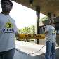Ativistas do Greenpeace protestam contra empresa em SP 