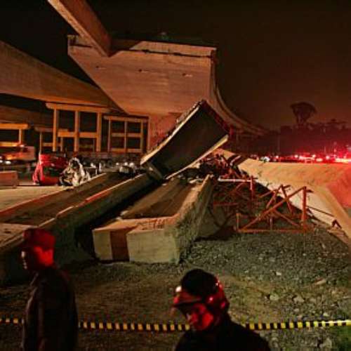 Vigas que sustentavam viaduto caíram na noite desta sexta-feira Vigas que sustentavam viaduto caíram na noite desta sexta-feira