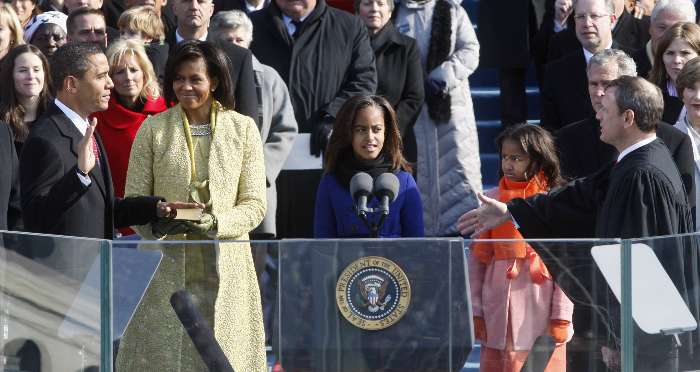 Obama faz juramento para se tornar presidente dos EUA
