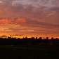 Edifícios recortam o horizonte durante o entardecer alaranjado em Cascavel. 05/11/2010 