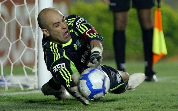 Marcos defende pênalti, mas Palmeiras perde para o Atlético-GO e está fora da Copa do Brasil