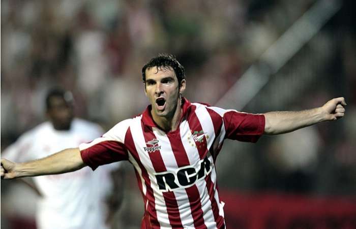 Mauro Boselli marca três na vitória do Estudiantes, atual campeão da Libertadores, por 5 a 1