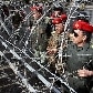 Na Praça Tahrir, egípcios protestam contra governo militar e comemoram um ano sem Hosni Mubarak