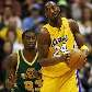 Kobe Bryant tenta passar por marcação de Wes Matthews; Lakers perde para o Jazz Kobe Bryant tenta passar por marcação de Wes Matthews; Lakers perde para o Jazz