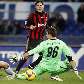 Kaká toca para o fundo do gol no Campeonato Italiano