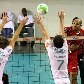 Wallace, do Sesi (que venceu por 3 a 1), ataca contra o bloqueio de Gelinski, do Medley/Campinas Wallace, do Sesi (que venceu por 3 a 1), ataca contra o bloqueio de Gelinski, do Medley/Campinas