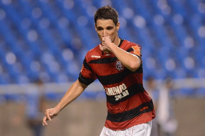 Thiago Neves comemora gol na vitória do Flamengo sobre o Botafogo