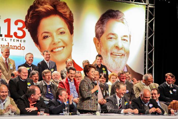Dilma durante encontro suprapartidário com prefeitos em Porto Alegre/RS - 13.08.2010