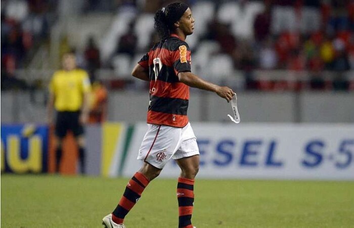 Atacante entra na Justiça para se desligar do clube após um ano e cinco meses
