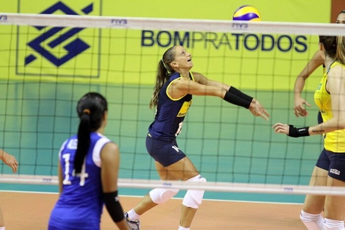 Seleção brasileira feminina bate a Venezuela por 3 sets a 0 e se aproxima de Londres