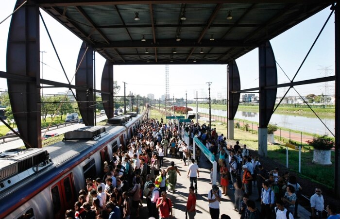 Imagens mostram caos causado por greve dos metroviários de SP