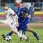 Smakov, do Casaquistão, luta pela bola com Hleb, nos 2 a 0 da Bielo-Rússia Smakov, do Casaquistão, luta pela bola com Hleb, nos 2 a 0 da Bielo-Rússia