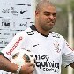 Adriano acena durante apresentação pelo Corinthians