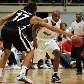 Varejão marca Leandrinho durante partida beneficente no Rio Varejão marca Leandrinho durante partida beneficente no Rio