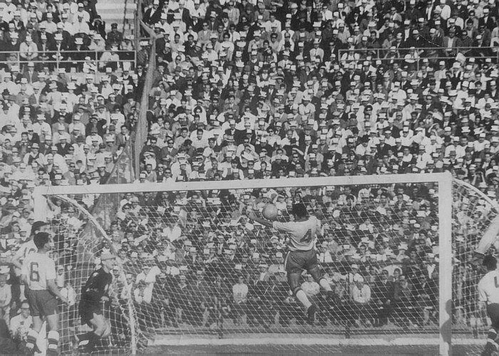 Em 62 a seleção conquistava novamente o mundo, conduzida por Garrincha