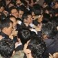 Parlamentares do governista tentaram forçar a passagem por entre colegas da oposição Parlamentares do governista tentaram forçar a passagem por entre colegas da oposição