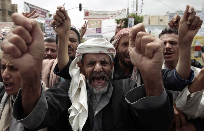 Manifestantes pedem a renúncia do presidente iemenita Ali Abdullah Saleh