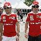 Felipe Massa e Fernando Alonso caminham juntos pelo paddock do circuito de Sepang, na Malásia