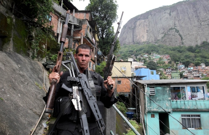 Denúncias aumentam e Bope acha fuzis e laboratório de drogas na Rocinha