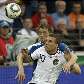 Lukas Podolski de olho na bola na vitória da Alemanha por 3 a 1 sobre a Bósnia, em Frankfurt