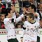 Ozil, Marin e Hugo Almeida comemoram gol do Werder Bremen nos 6 a 0 sobre o Freiburg Ozil, Marin e Hugo Almeida comemoram gol do Werder Bremen nos 6 a 0 sobre o Freiburg