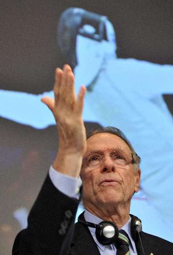 Carlos Artur Nuzman, presidente do COB, discursa na Suíça pela candidatura Rio 2016