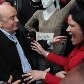 José Serra ganha dois beijos na boca de vendedora José Serra ganha dois beijos na boca de vendedora