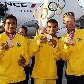 O prefeito do Rio de Janeiro, Eduardo Paes, volta de Londres com a bandeira olímpica