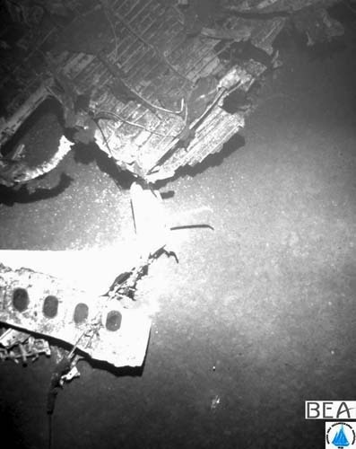 Achada grande parte da fuselagem do AirFrance, entre Rio-Paris, voo 447 que caiu no mar em 2009
