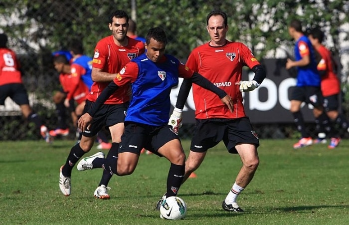 Sem Leão,  Milton Cruz comanda primeiro treino no São Paulo