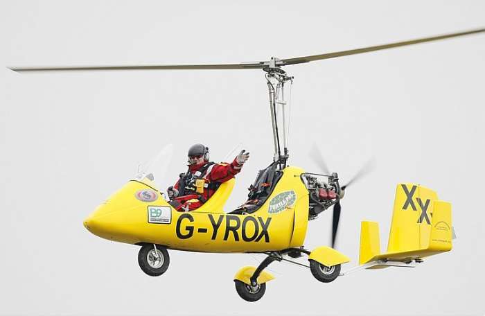 Irlandês percorrerá 44 mil quilômetros de helicóptero para promover luta contra câncer do intestino