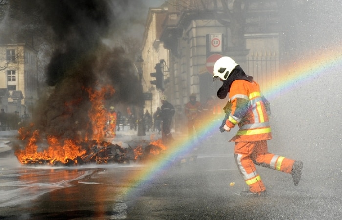 Bombeiros belgas protestam contra má organização de superiores em Bruxelas 