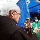 Fiéis celebram Dia de Santo Antônio com bolo e pãozinho