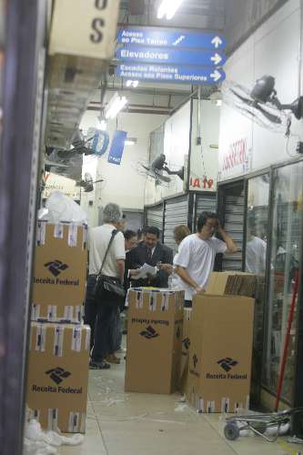 Força-tarefa de combate ao contrabando cumpre mandados de busca e apreensão no Shopping 25 de Março
