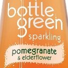 Refrigerante disfarçado de drinque Suplementos - Bottle Green: A Bottle Green, criada em 1989, é das fábricas mais antigas do Reino Unido. A soda pouco doce tem sabor acentuado (e amargo) de romã, equilibrado com a presença da flor de sabugueiro - Foto: Divulgação